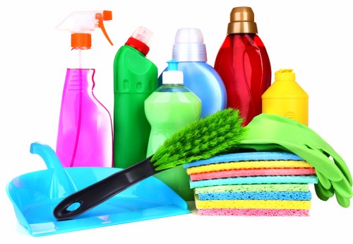 Bathroom cleaning and sanitising during an N2 short-let turnaround
