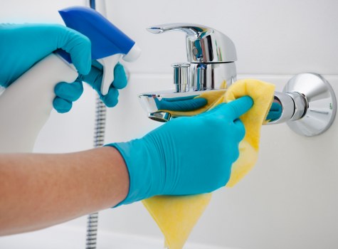 Detailed kitchen and bathroom deep clean in N2